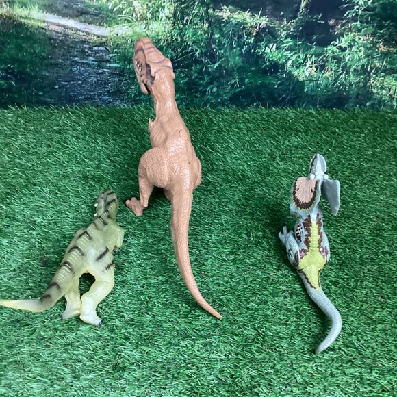 3 Jurassic World Dinosaurs - Picture 2 of 8